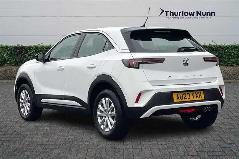 Second-hand Vauxhall Mokka Design Edition 136 CP (100 kW) 2023 Alb SUV