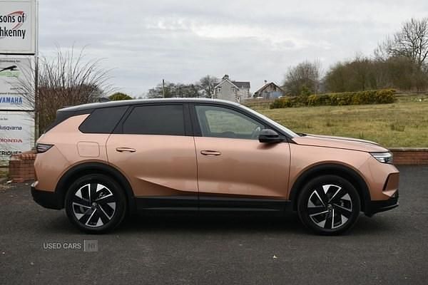 Used Vauxhall Grandland X GSe 136 HP (100 kW) 2025 Brown SUV