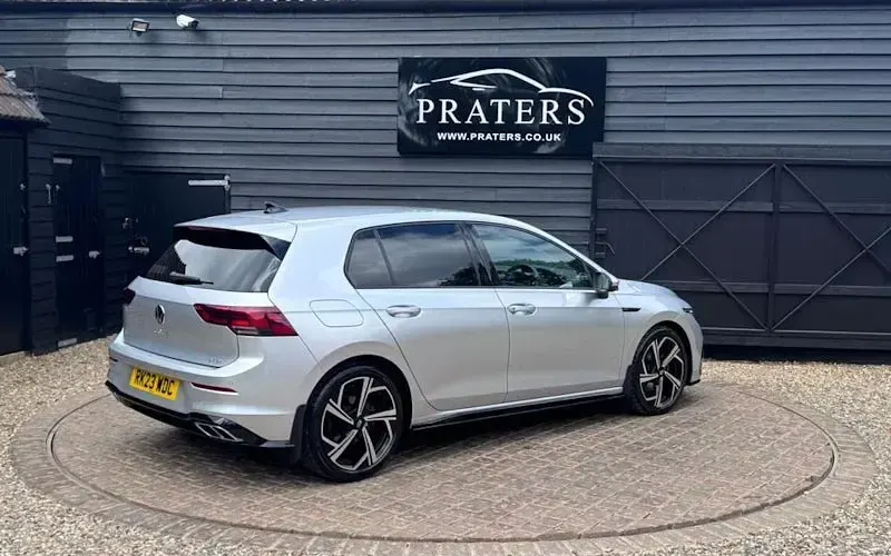 Usado VW Golf VIII R-line 150 CV (110 kW) 2023 Plateado Utilitario