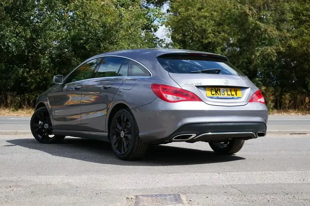 Used Mercedes CLA180 Shooting Brake 122 HP (89 kW) 2018 Grey Estate