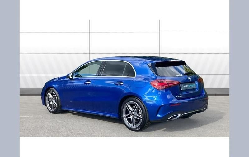 Usado Mercedes A200 Executive 161 HP (118 kW) 2024 Azul Citadino
