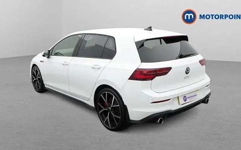 Begagnad VW Golf VIII GTI 245 HK (180 kW) 2024 Vit Halvkombi