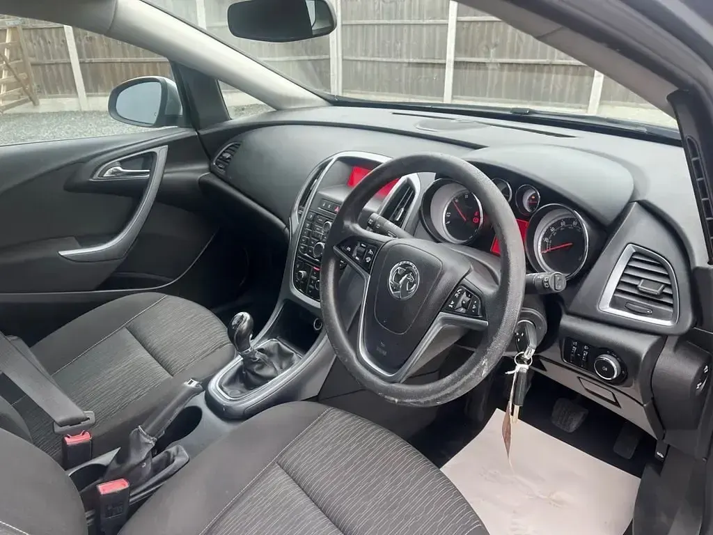Second-hand Vauxhall Astra S 130 CP (95 kW) 2013 Argintiu Break