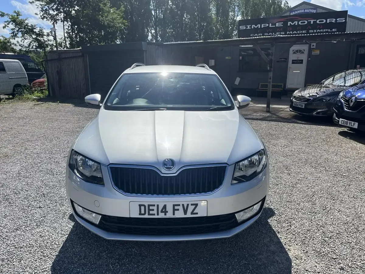 Used Skoda Octavia Elegance 105 HP (77 kW) 2014 Silver Estate