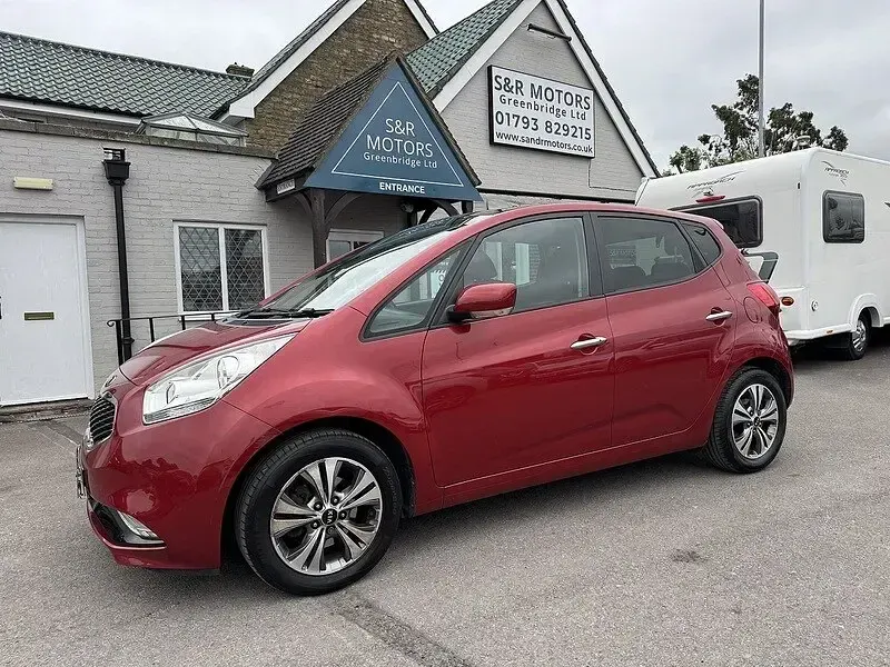 Used Kia Venga 123 HP (90 kW) 2016 Red Hatchback