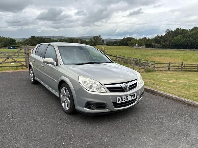 Silver Used 2005 Vauxhall Signum Elite Estate | £1,295 - Image 1/4