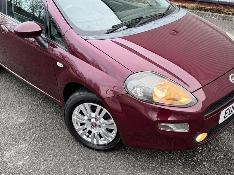 Used Fiat Punto Easy 69 HP (50 kW) 2014 Red Hatchback