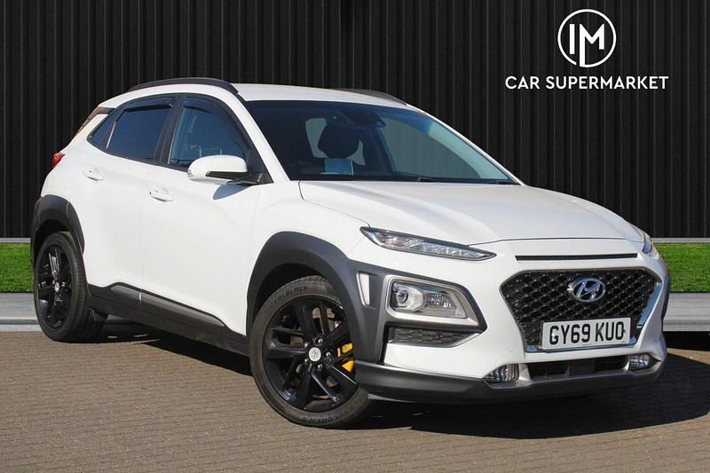 White Used 2019 Hyundai Kona Premium SUV | £13,385 (Fair price) - Image 1/4