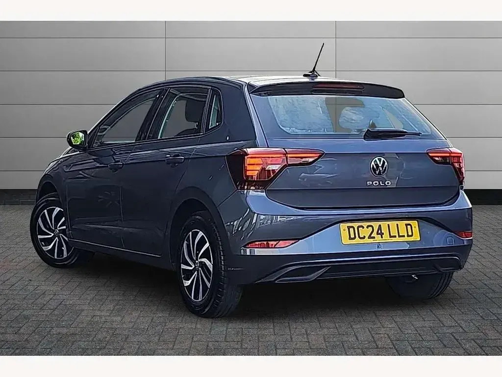 Usado VW Polo Life 95 HP (69 kW) 2024 Cinzento Citadino
