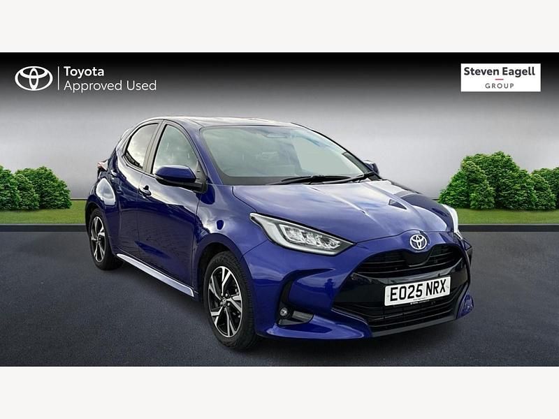Blue New 2025 Toyota Yaris Hybrid Design Hatchback | £23,763 (Fair price) - Image 1/3