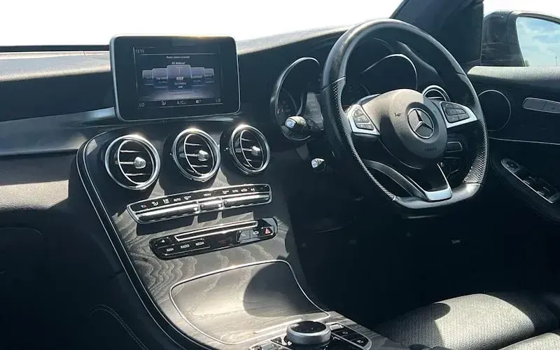 Used Mercedes GLC220 Active 170 HP (125 kW) 2019 Black SUV
