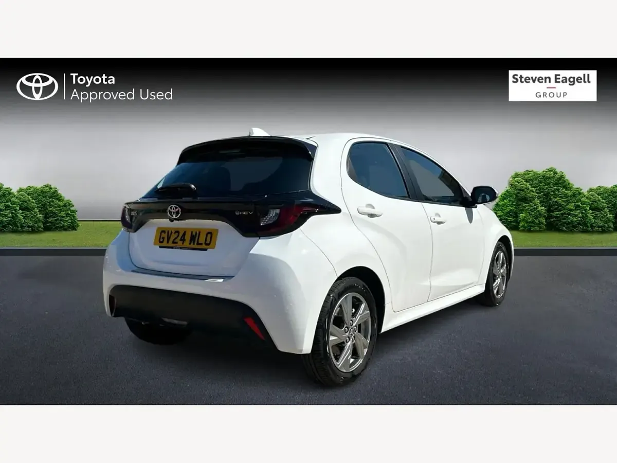 Used Toyota Yaris 2024 White Hatchback