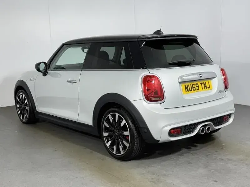 Used Mini Cooper S Exclusive 189 HP (139 kW) 2019 Silver Hatchback