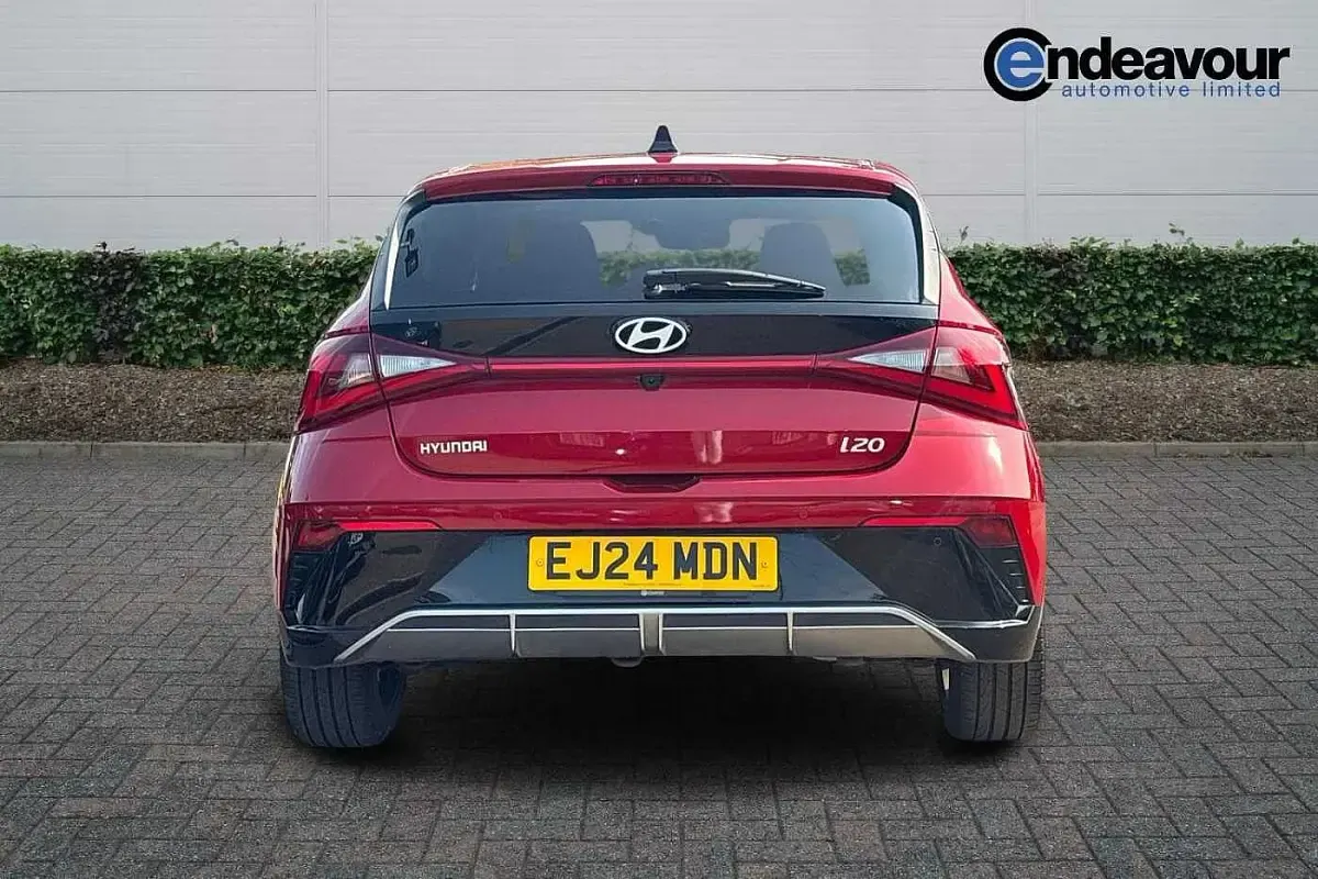 Used Hyundai i20 Ultimate 100 HP (73 kW) 2024 Red Hatchback