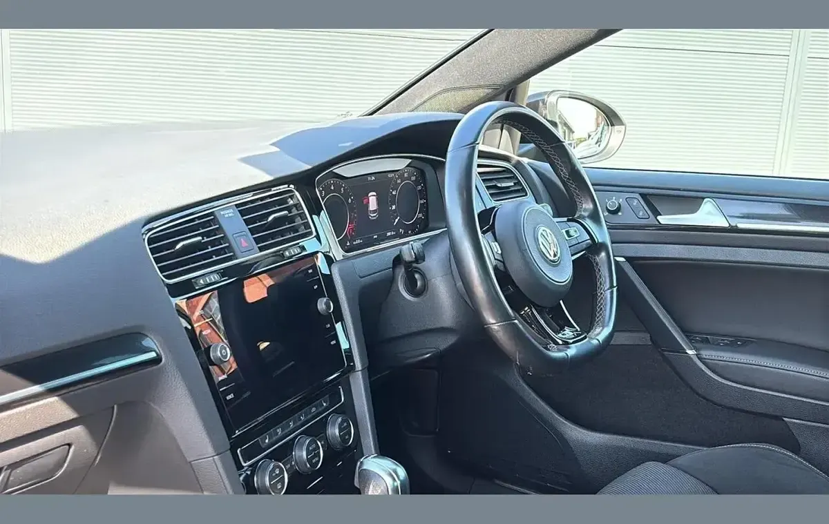 Used VW Golf VII R 296 HP (217 kW) 2019 Yellow Hatchback