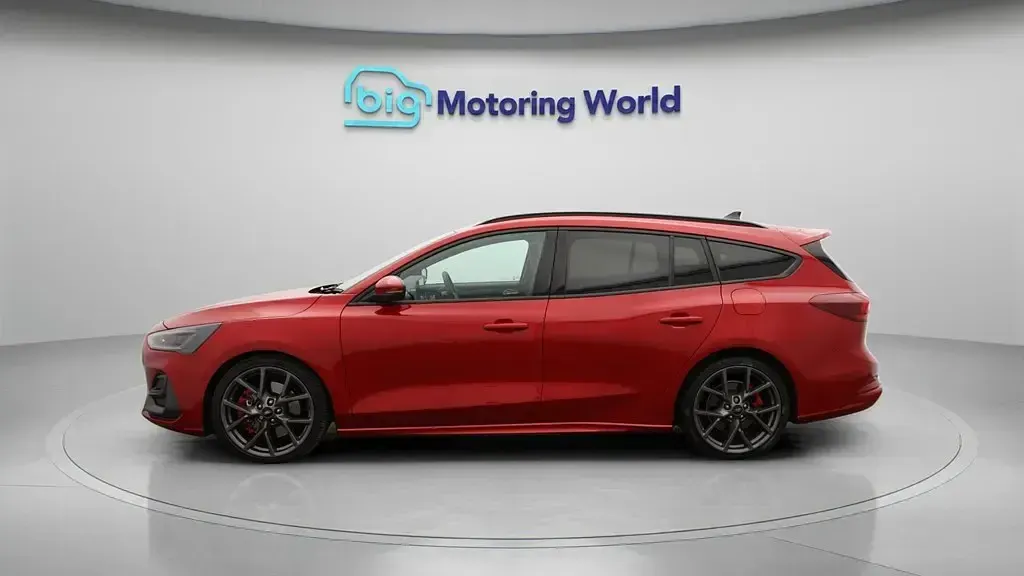 Usado Ford Focus ST 280 HP (205 kW) 2023 Vermelho Carrinha