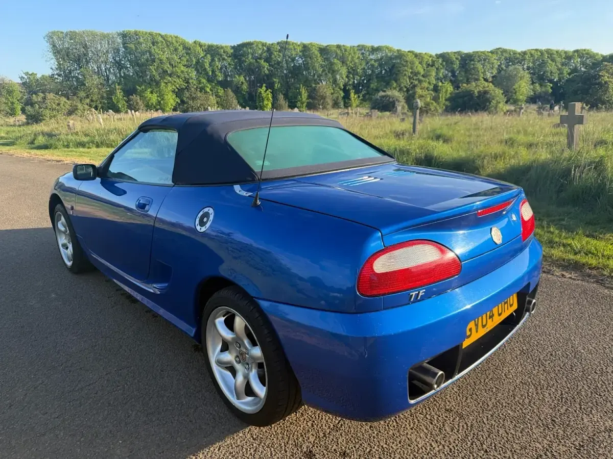 Begagnad MG TF 135 HK (99 kW) 2004 Blå Cab
