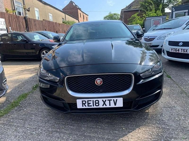 Usado Jaguar XE SE 2018 Preto Sedan