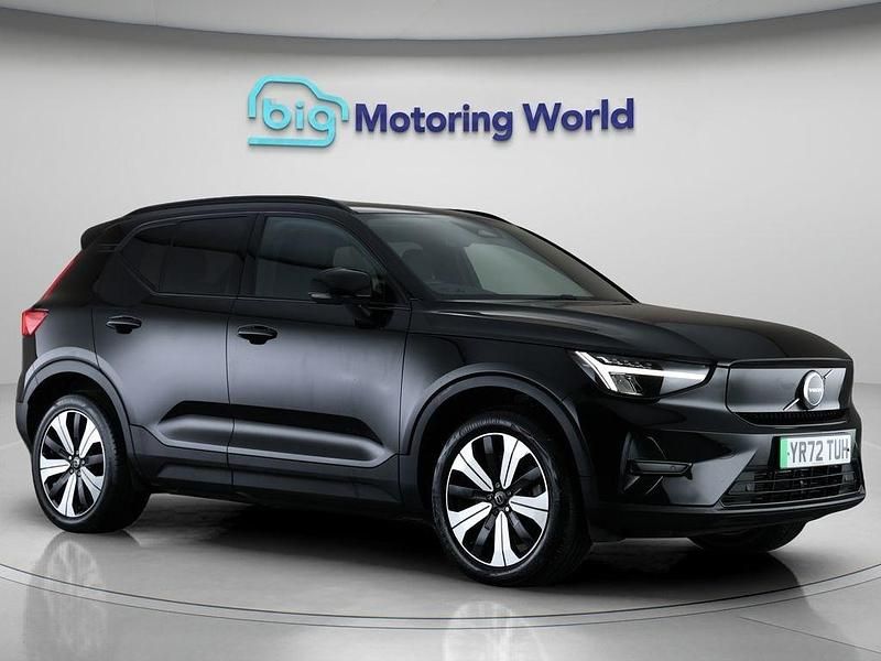 Black Used 2022 Volvo XC40 Core SUV | £17,600 (Fair price) - Image 1/4