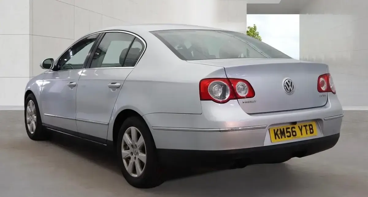 Begagnad VW Passat SE 2006 Silver Sedan