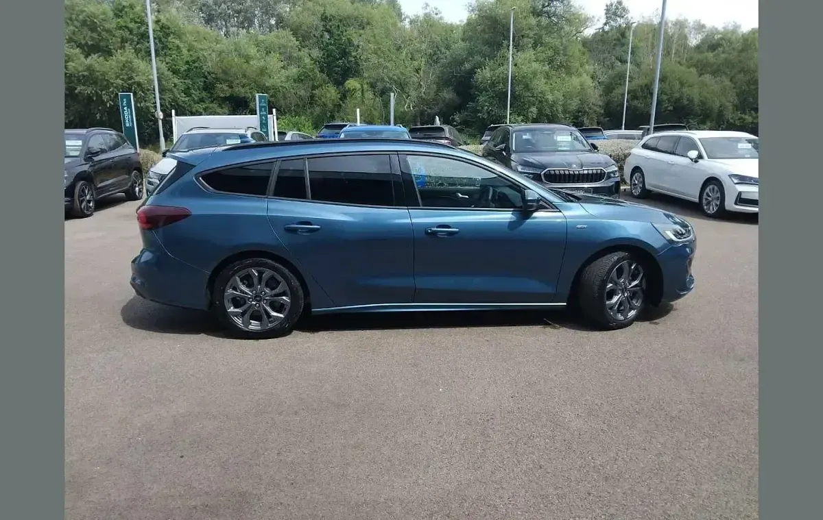Used Ford Focus ST-Line 123 HP (90 kW) 2024 Blue Estate