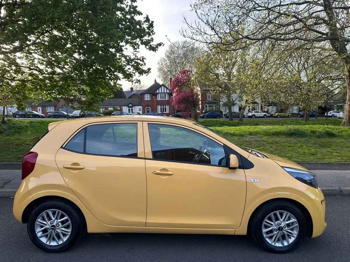 Used Kia Picanto 67 HP (49 kW) 2021 Yellow Hatchback