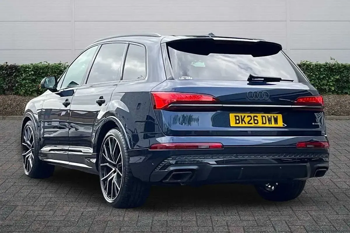 New Audi Q7 Black Edition 2026 Waitomo blue, metallic SUV