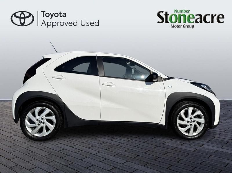 Used Toyota Aygo X PURE 72 HP (52 kW) 2024 White SUV