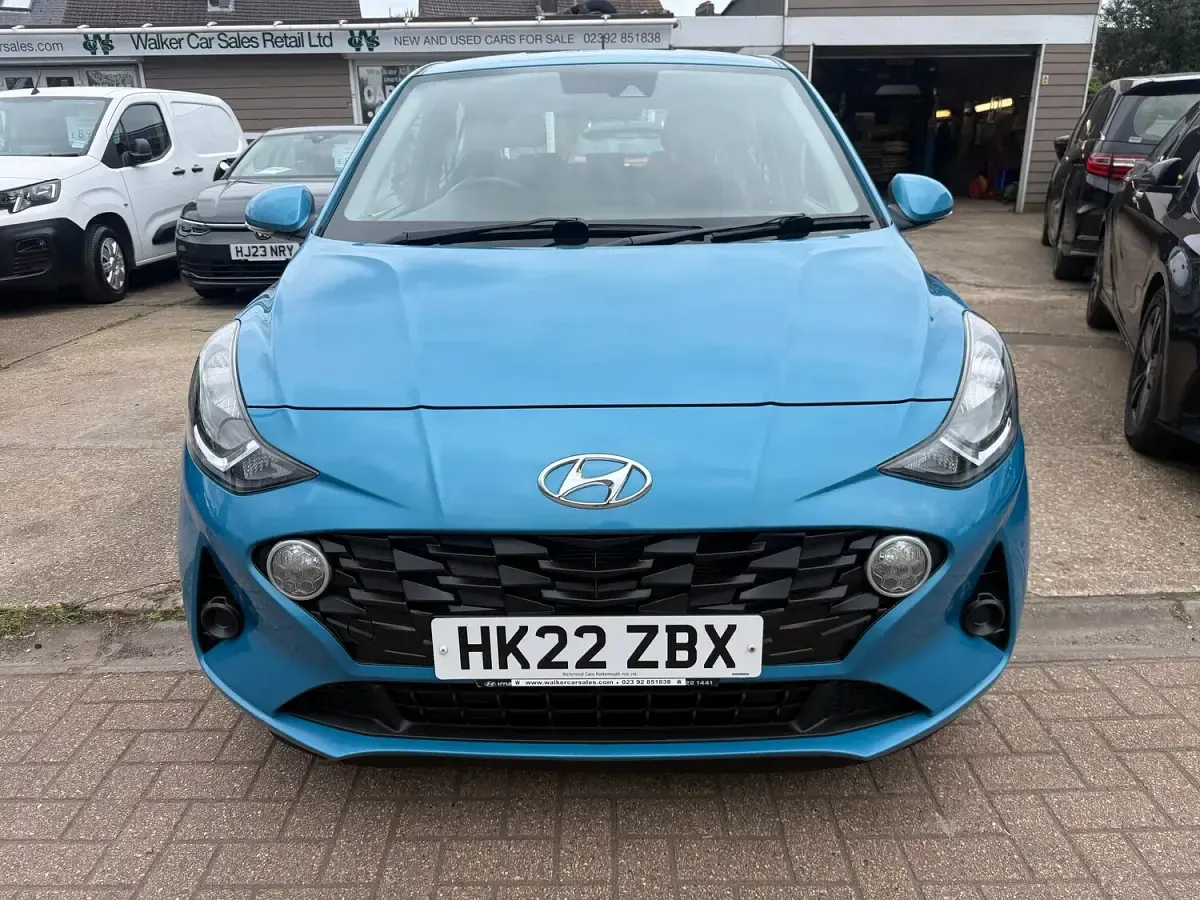 Used Hyundai i10 SE 84 HP (61 kW) 2022 Turquoise Hatchback
