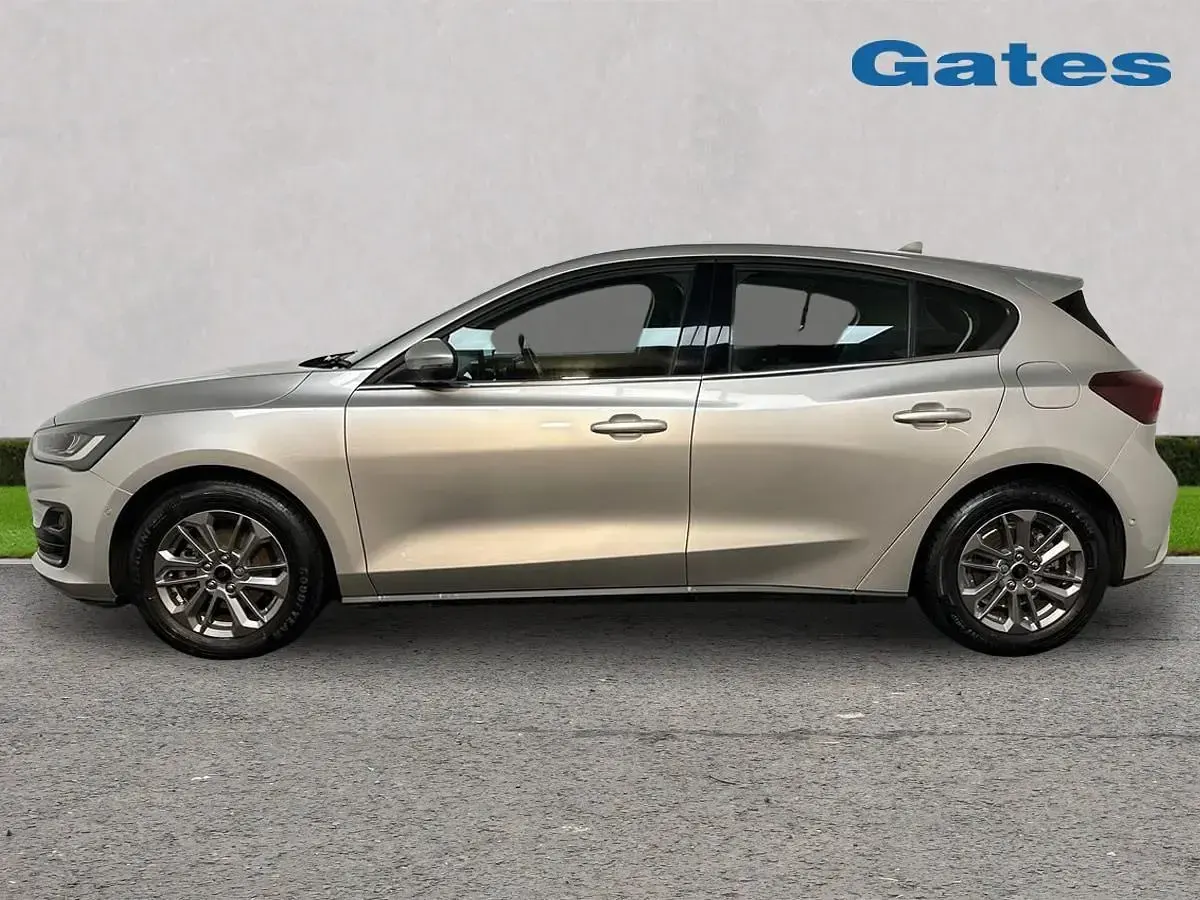 Usado Ford Focus Titanium 155 HP (114 kW) 2024 Prateado Citadino