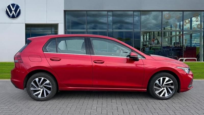 Used VW Golf VIII Style 204 HP (150 kW) 2022 Kings red premium metallic