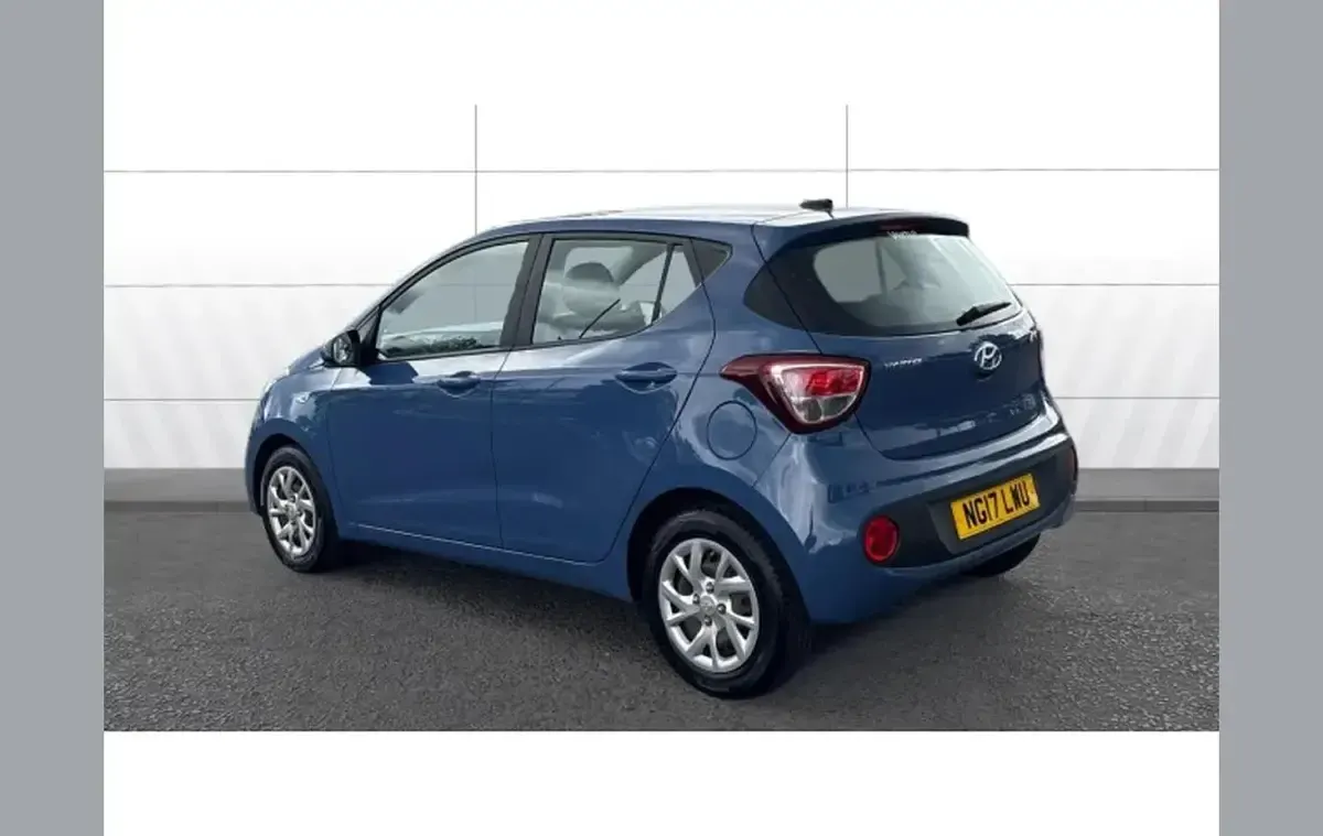Used Hyundai i10 SE 67 HP (49 kW) 2017 Blue Hatchback