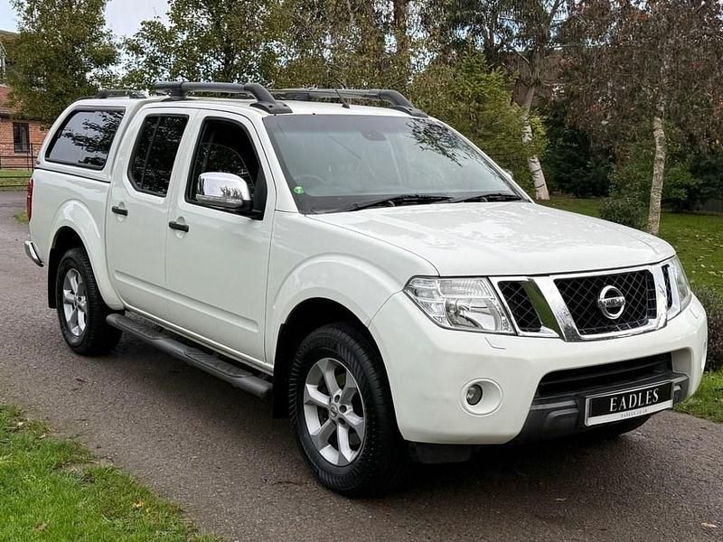 White Used 2013 Nissan Navara Tekna Pickup | £7,795 (A bit pricey) - Image 1/4