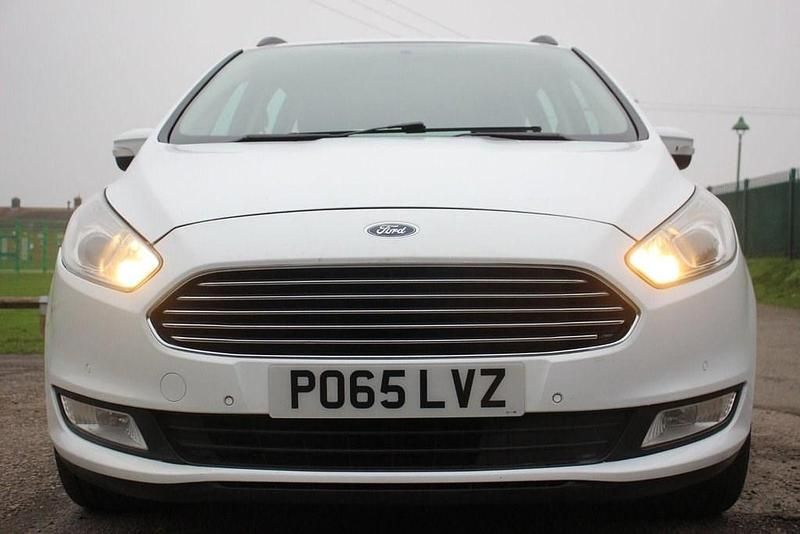 Begagnad Ford Galaxy Zetec 2022 Vit Minibuss