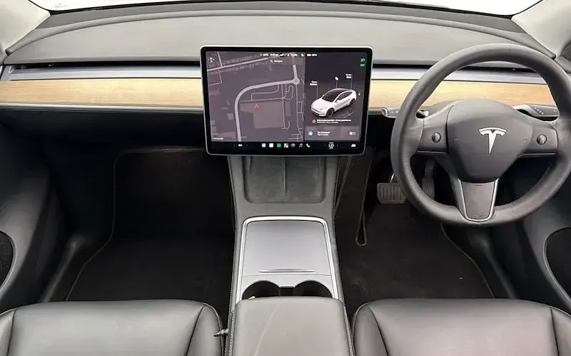 Used Tesla Model Y Long Range AWD 378 kW (514 HP) 2022 White SUV