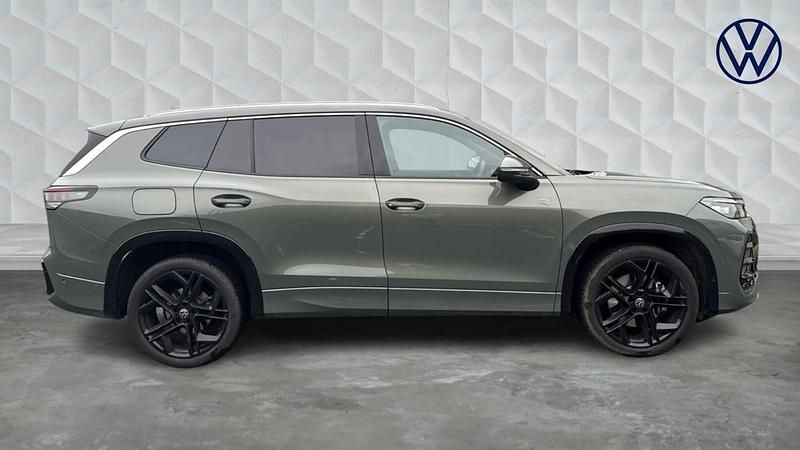 Used VW Touran R-line 150 HP (110 kW) 2025 Green MPV