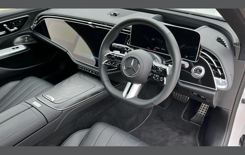 Used Mercedes E300 AMG Line Premium Plus 313 HP (230 kW) 2025 White Sedan