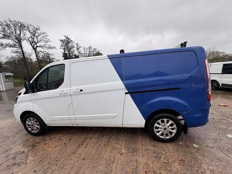 Used Ford Transit Custom Limited 130 HP (95 kW) 2022 White Van