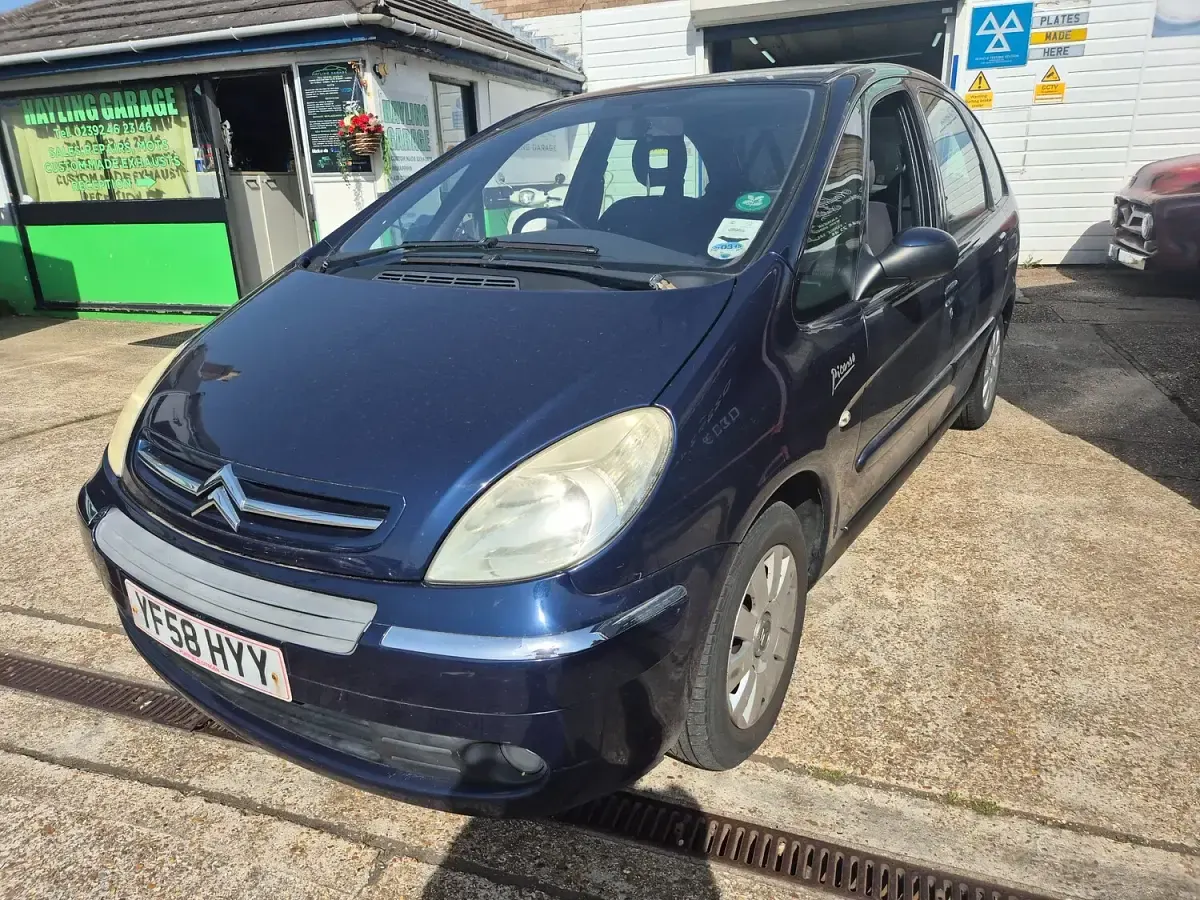 Used Citroën Xsara Picasso 92 HP (67 kW) 2009 Blue MPV