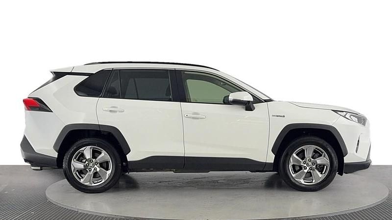 Used Toyota RAV4 Design 218 HP (160 kW) 2020 White Estate