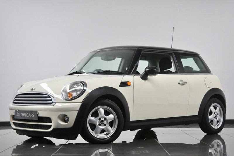 Used Mini Cooper D Hatch 2010 White Hatchback