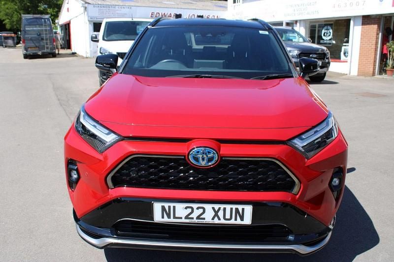 Used Toyota RAV4 306 HP (225 kW) 2022 Red/black Estate