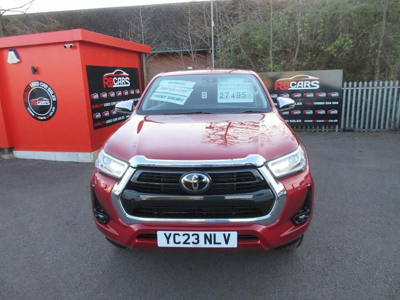 Used Toyota HiLux 204 HP (150 kW) 2023 Red Pickup