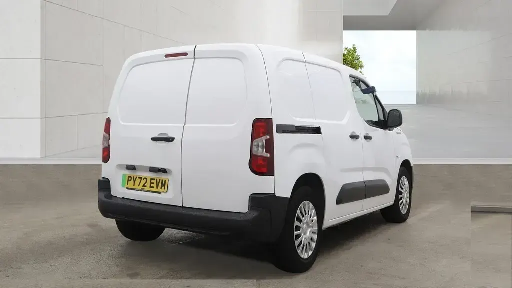 Used Toyota Proace 50 kW (68 HP) 2022 White MPV