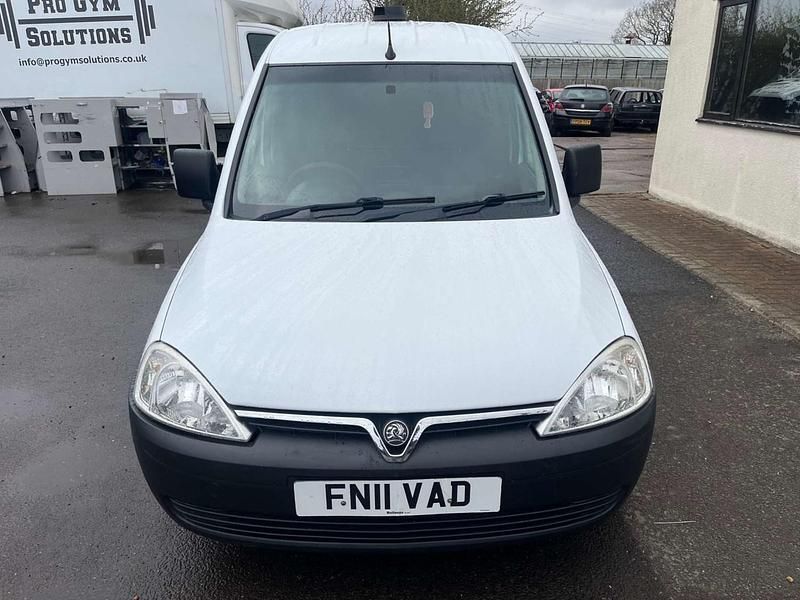 Used Vauxhall Combo 75 HP (55 kW) 2011 White MPV