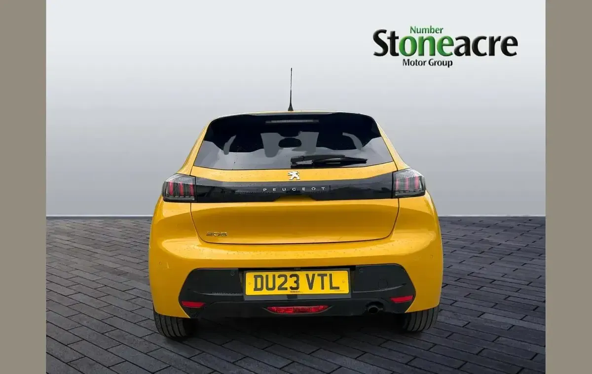 Used Peugeot 208 Allure+ 101 HP (74 kW) 2023 Yellow Hatchback
