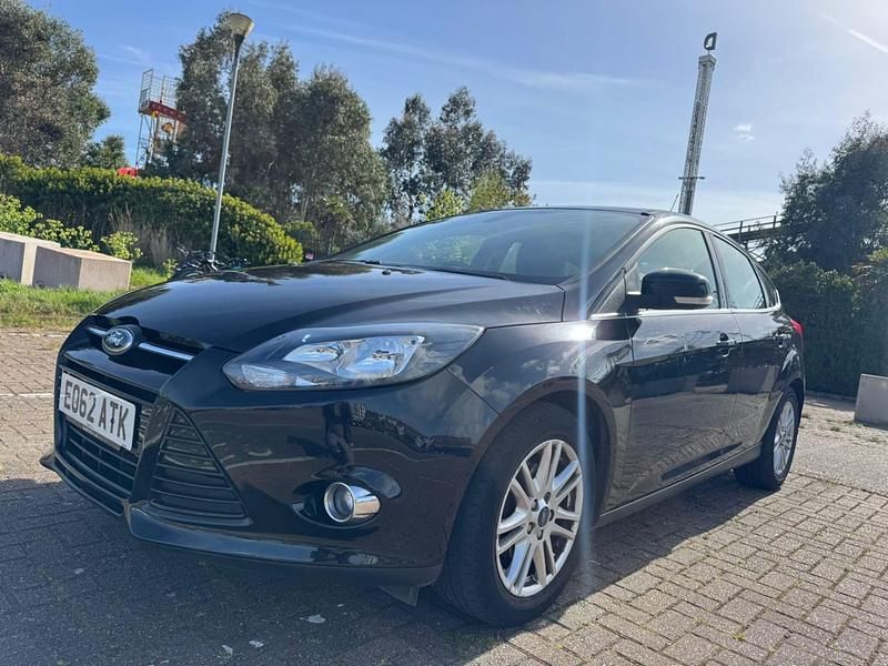 Begagnad Ford Focus Titanium 125 HK (91 kW) 2012 Svart Halvkombi