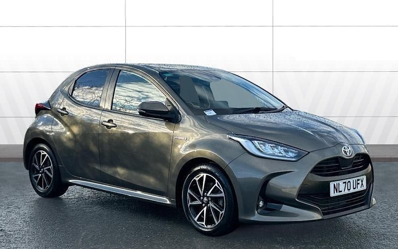 Used 2025 Toyota Yaris Hybrid Design Hatchback | £15,198 (Super price) - Image 1/4