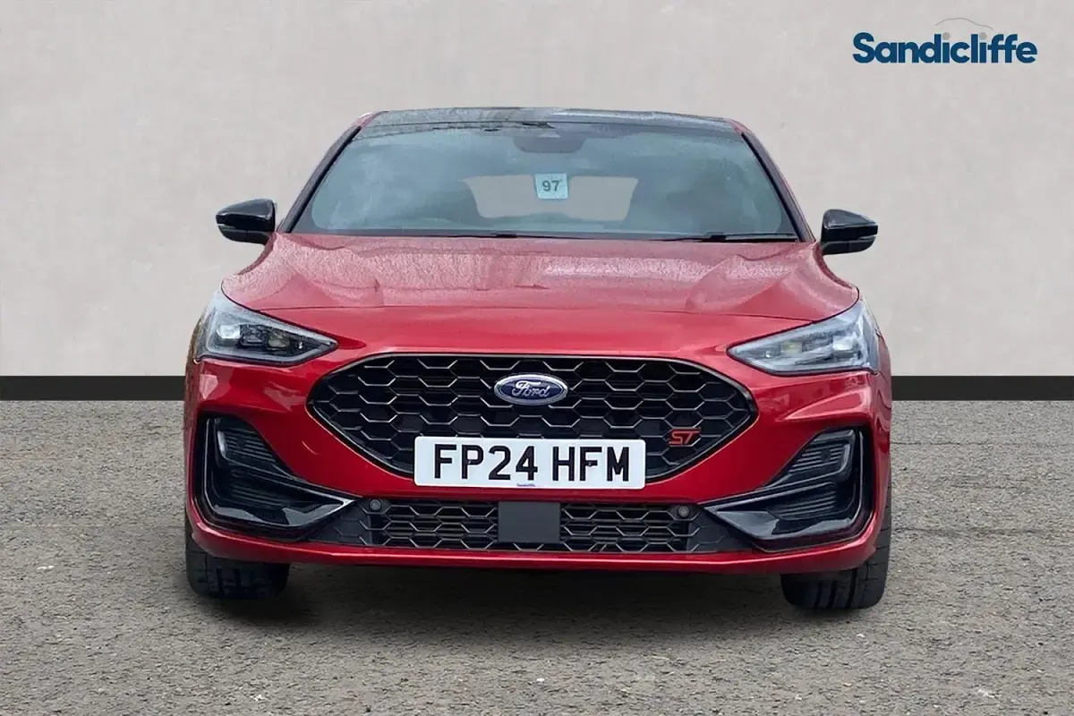 Used Ford Focus ST 280 HP (205 kW) 2024 Red Hatchback