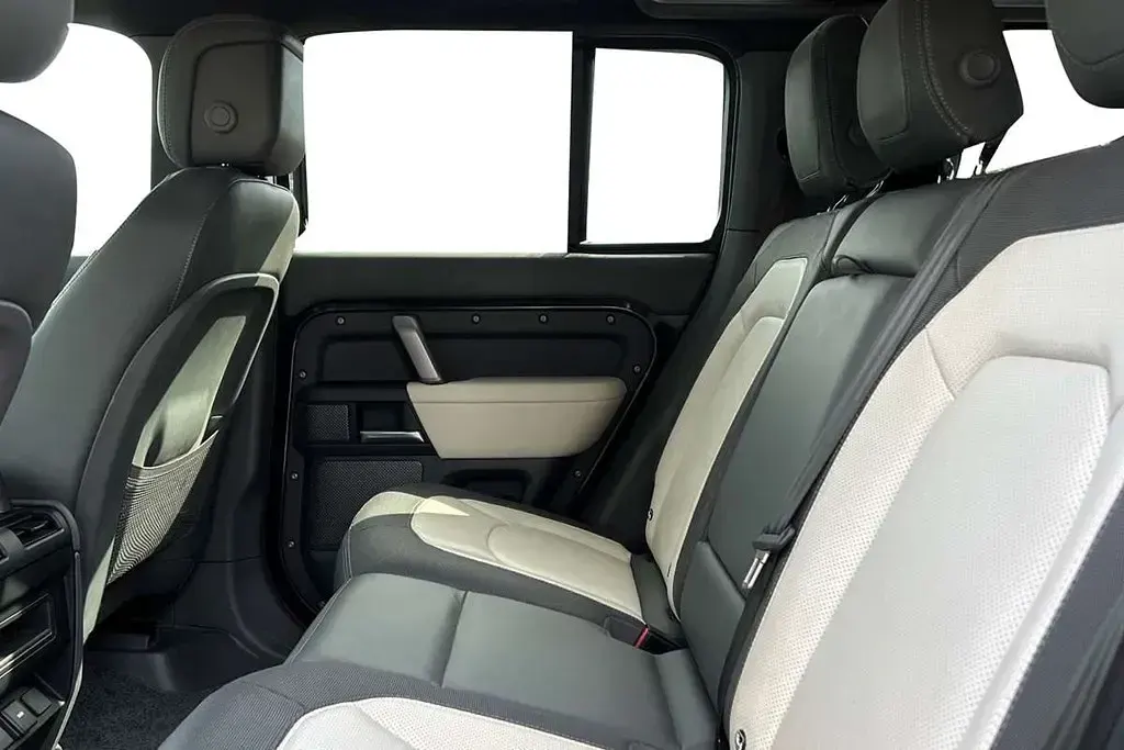 Used Land Rover Defender HSE Dynamic 245 HP (180 kW) 2023 Grey SUV